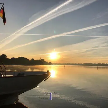 Hausboot Fjord Aries Mit Dachterrasse In Schleswig Hotel Buitenkant foto