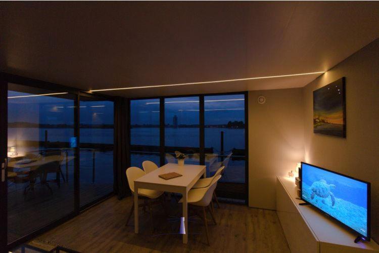Hausboot Fjord Aries Mit Dachterrasse In Schleswig
